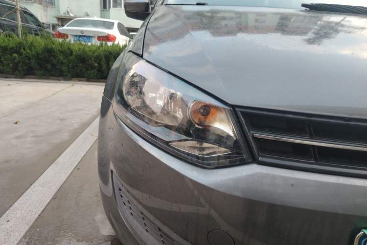 Used Volkswagen Polo 2011 Jingqu 1.4L Manual Sile Edition Right Front Headlight