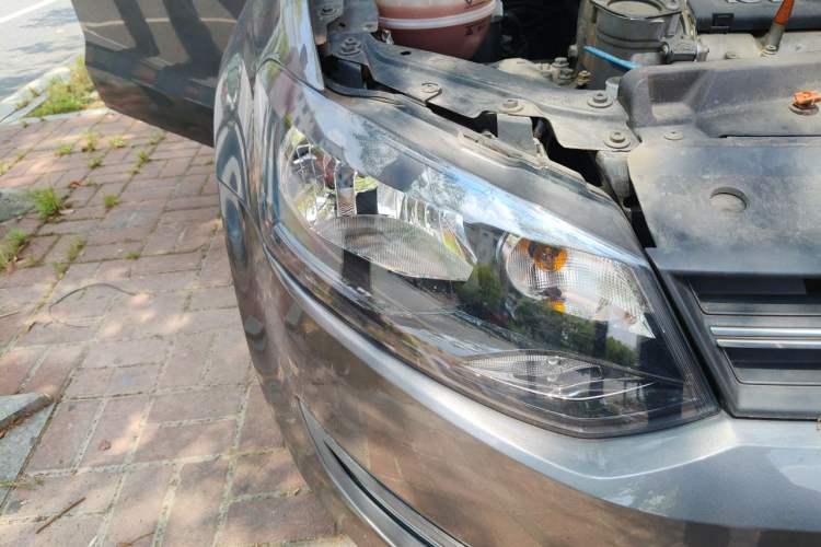 Used Volkswagen Polo 2011 1.4L Automatic ZhiShang Version Right Front Headlight