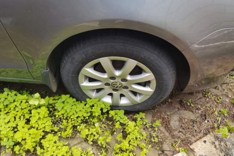 Used Volkswagen Polo 2011 Jingqu 1.4L Manual Shishang Edition Right Front Wheel Hub