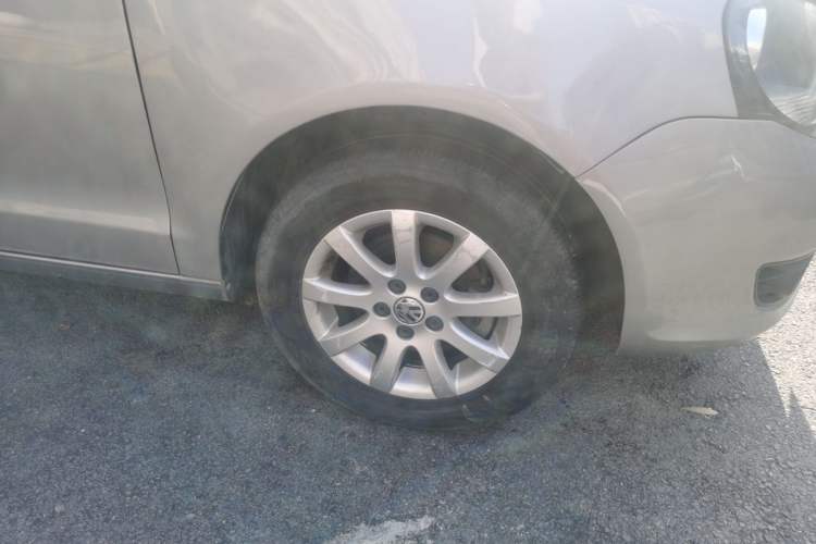 Used Volkswagen Polo 2011 Jingqu 1.4L Manual Shishang Edition Right Front Wheel Hub