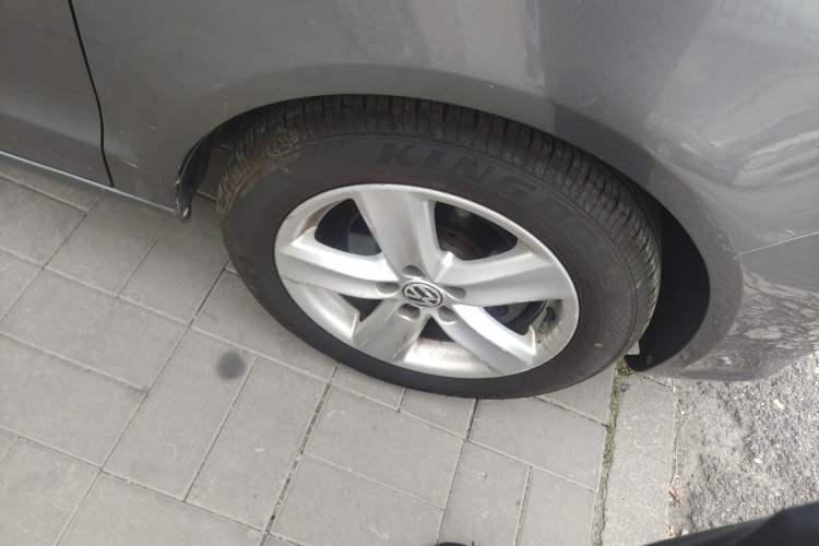 Used Volkswagen Polo 2011 Jingqu 1.6L Manual - Real Cool Edition Right Front Wheel Hub