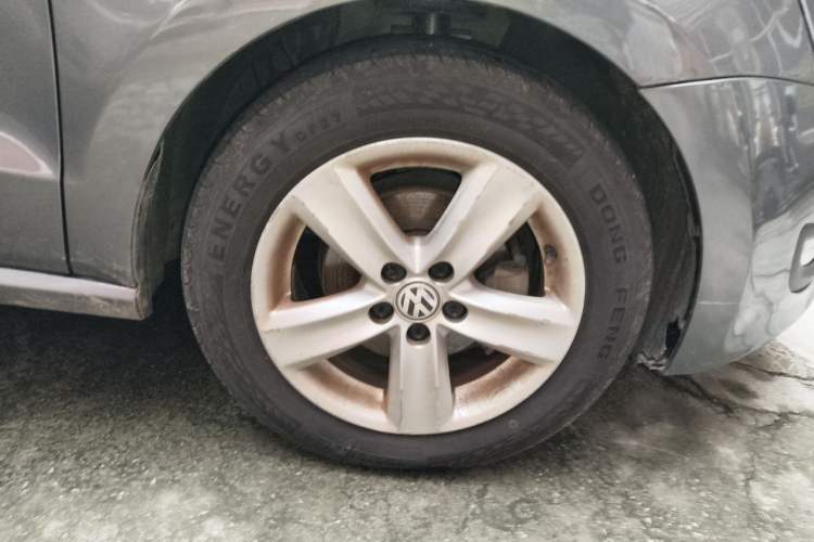 Used Volkswagen Polo 2011 1.6L Automatic ZhiShang Version Right Front Wheel Hub