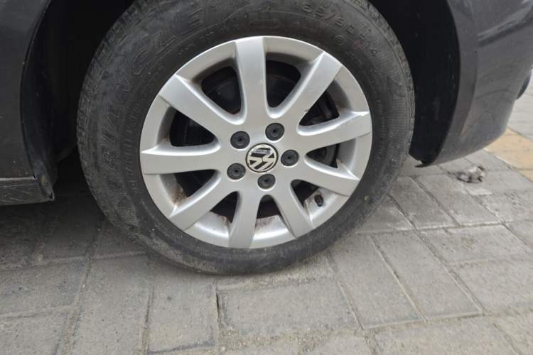 Used Volkswagen Polo 2011 Jingqu 1.4L Manual Shishang Edition Right Front Wheel Hub