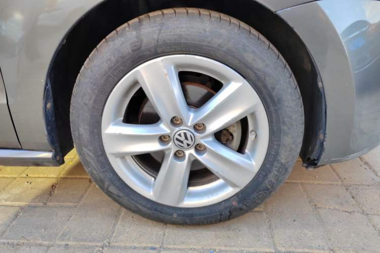 Used Volkswagen Polo 2011 1.6L Manual ZhiShang Edition Right Front Wheel Hub