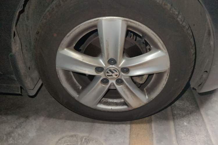 Used Volkswagen Polo 2011 1.6L Manual ZhiShang Edition Right Front Wheel Hub