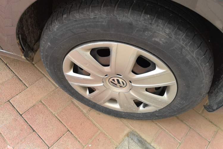 Used Volkswagen Polo 2011 Jingqu 1.4L Manual Sile Edition Right Front Wheel Hub
