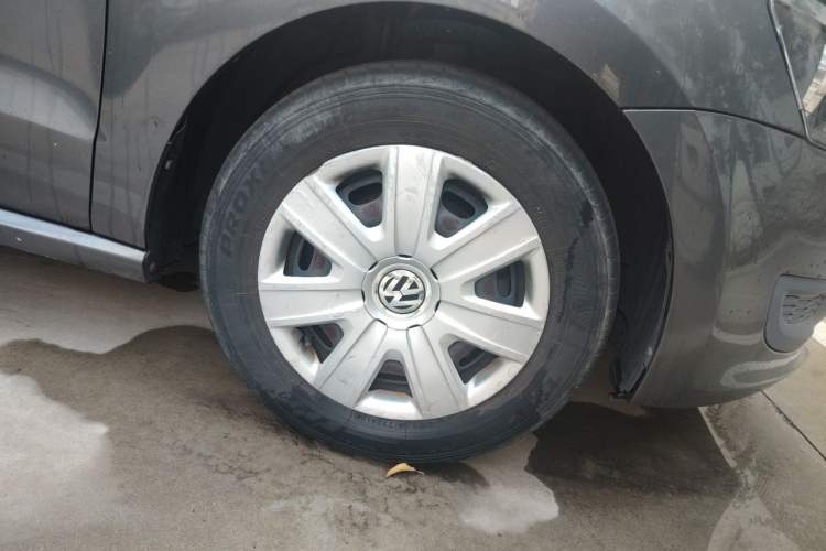 Used Volkswagen Polo 2011 Jingqu 1.4L Manual Sile Edition Right Front Wheel Hub