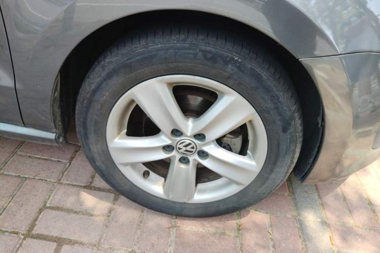 Used Volkswagen Polo 2011 1.4L Automatic ZhiShang Version Right Front Wheel Hub