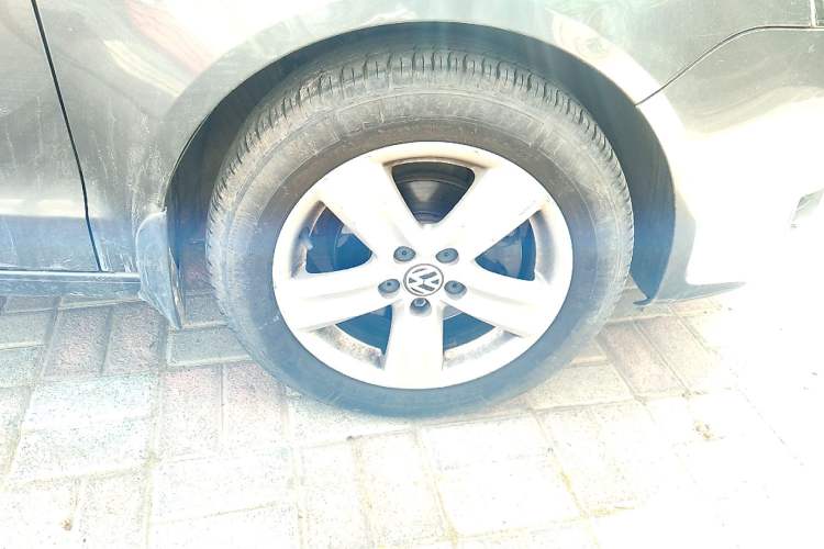 Used Volkswagen Polo 2011 Jingqu 1.6L Manual - Real Cool Edition Right Front Wheel Hub