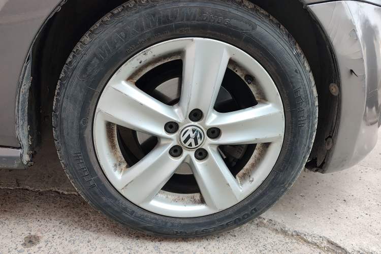 Used Volkswagen Polo 2011 1.6L Manual ZhiShang Edition Right Front Wheel Hub