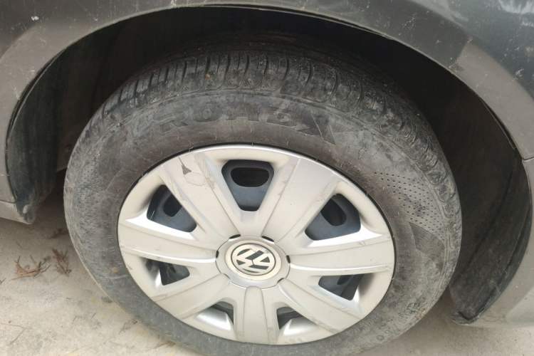 Used Volkswagen Polo 2011 Jingqu 1.4L Manual Sile Edition Right Front Wheel Hub