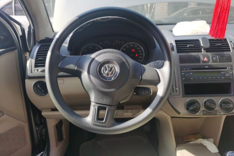 Used Volkswagen Polo 2011 Jingqu 1.4L Manual Shishang Edition Steering Wheel
