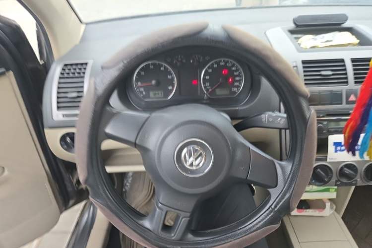 Used Volkswagen Polo 2011 Jingqu 1.4L Manual Shishang Edition Steering Wheel