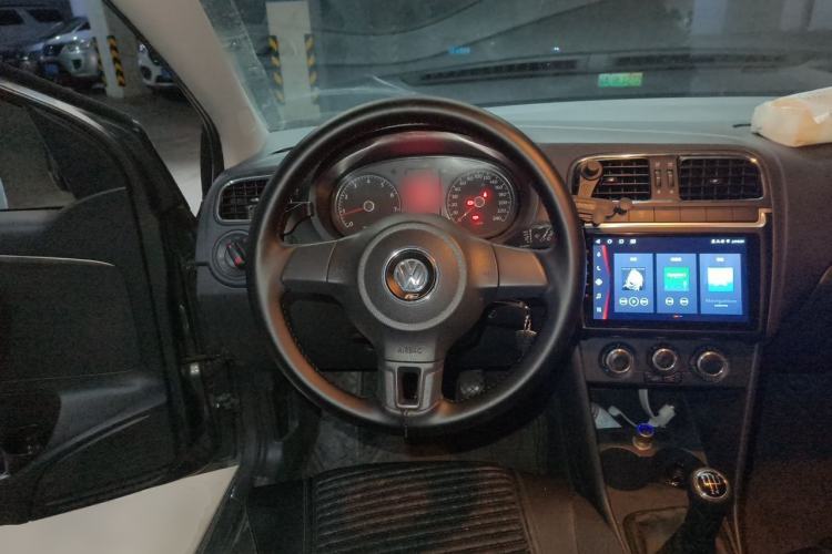 Used Volkswagen Polo 2011 1.6L Manual ZhiShang Edition Steering Wheel