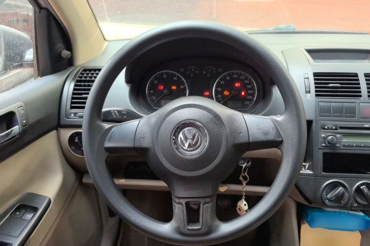 Used Volkswagen Polo 2011 Jingqu 1.4L Manual Sile Edition Steering Wheel