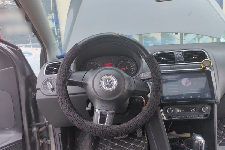 Used Volkswagen Polo 2011 1.6L Automatic ZhiKu Edition Steering Wheel
