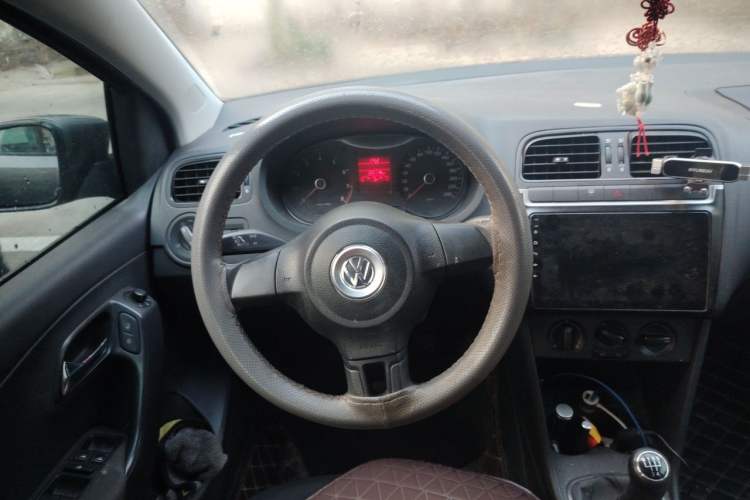 Used Volkswagen Polo 2011 Jingqu 1.4L Manual Sile Edition Steering Wheel