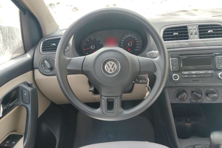 Used Volkswagen Polo 2011 1.6L Manual ZhiShang Edition Steering Wheel