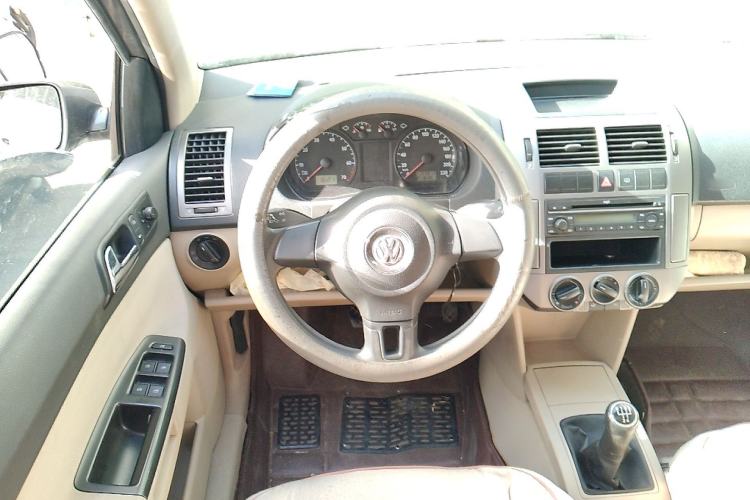 Used Volkswagen Polo 2011 Jingqu 1.6L Manual - Real Cool Edition Steering Wheel