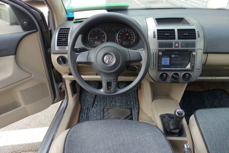 Used Volkswagen Polo 2011 Jingqu 1.4L Manual Shishang Edition Steering Wheel