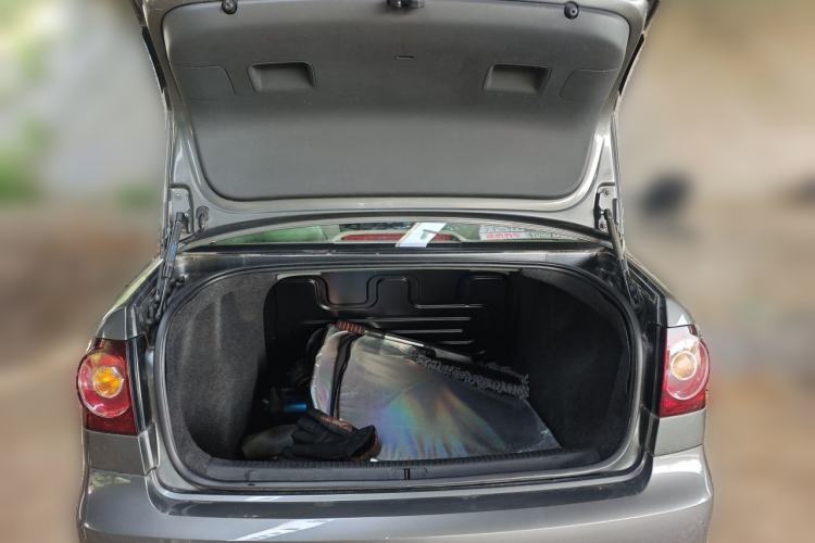 Used Volkswagen Polo 2011 Jingqu 1.6L Manual - Real Cool Edition Trunk