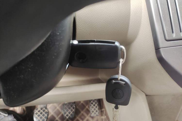 Used Volkswagen Polo 2011 Jingqu 1.6L Manual - Real Cool Edition Vehicle Key