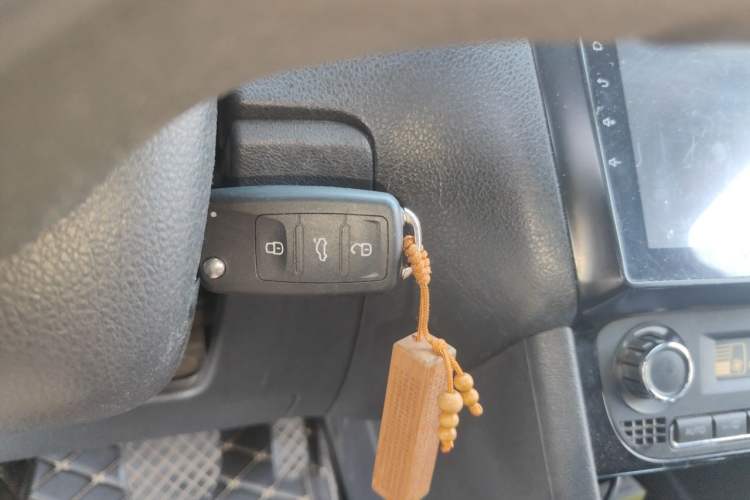 Used Volkswagen Polo 2011 1.6L Automatic ZhiKu Edition Vehicle Key
