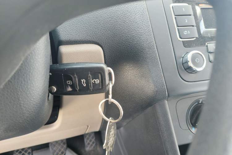 Used Volkswagen Polo 2011 1.6L Manual ZhiShang Edition Vehicle Key