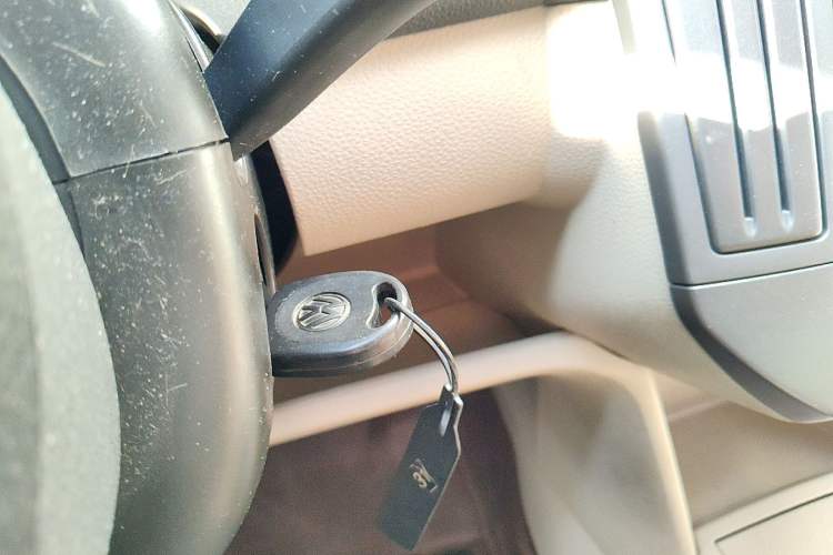 Used Volkswagen Polo 2011 Jingqu 1.6L Manual - Real Cool Edition Vehicle Key