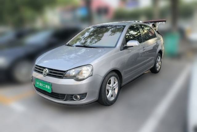Volkswagen Polo 2011 Jingqu 1.6L Manual - Real Cool Edition مستعملة