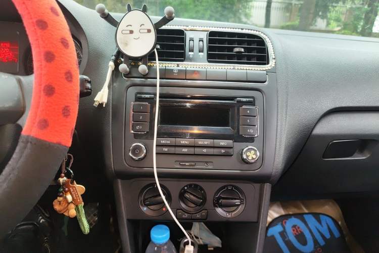 Used Volkswagen Polo 2011 1.6L Manual ZhiShang Edition Audio And AC Panel