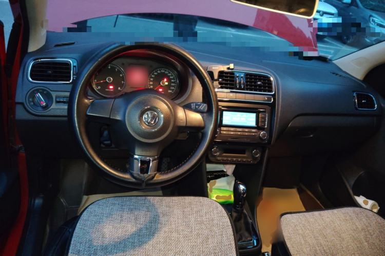 Used Volkswagen Polo 2011 1.6L Automatic ZhiKu Edition Center Console