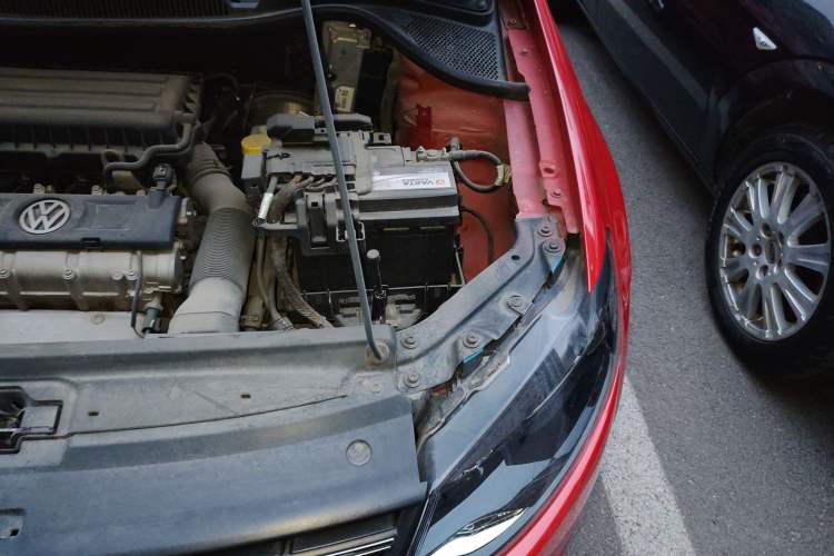 Used Volkswagen Polo 2011 1.6L Automatic ZhiKu Edition Engine Bay Left