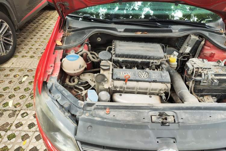 Used Volkswagen Polo 2011 1.6L Manual ZhiShang Edition Engine Bay Right