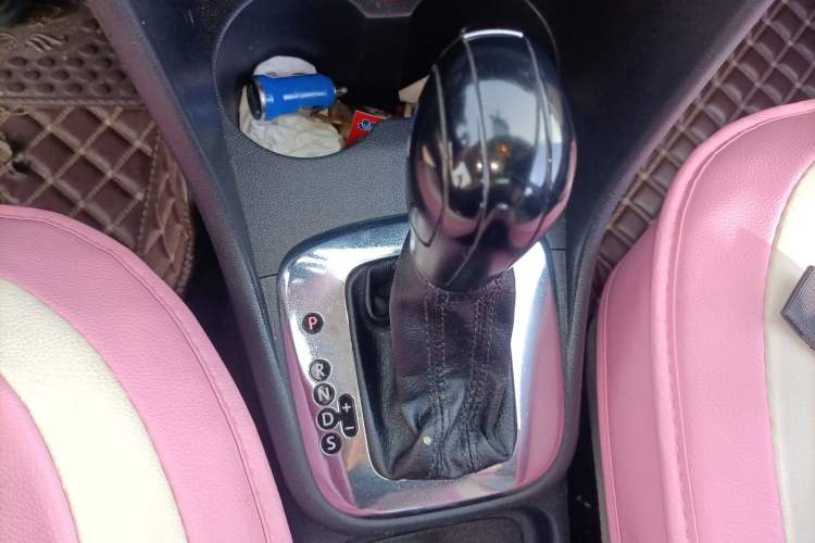 Used Volkswagen Polo 2011 1.6L Automatic ZhiShang Version Gear Lever