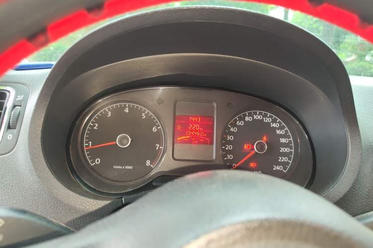 Used Volkswagen Polo 2011 1.6L Manual ZhiShang Edition Instrument Cluster