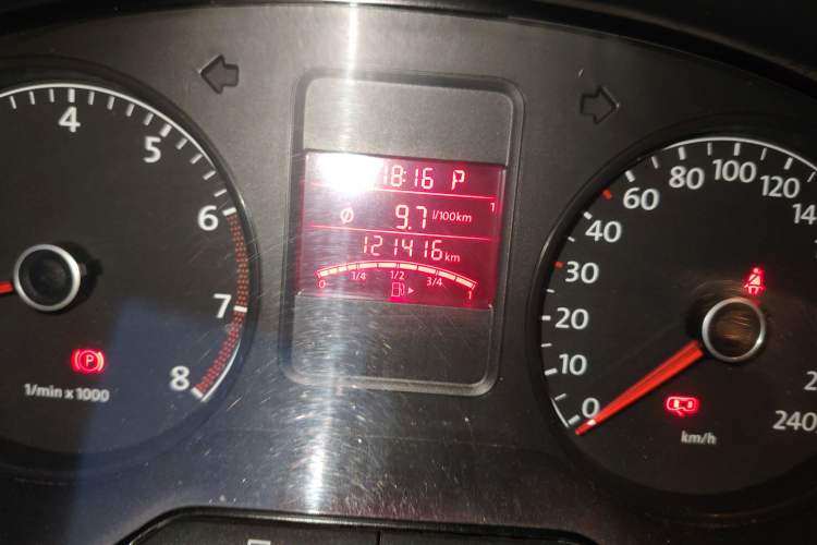 Used Volkswagen Polo 2011 1.6L Automatic ZhiKu Edition Odometer Close Up