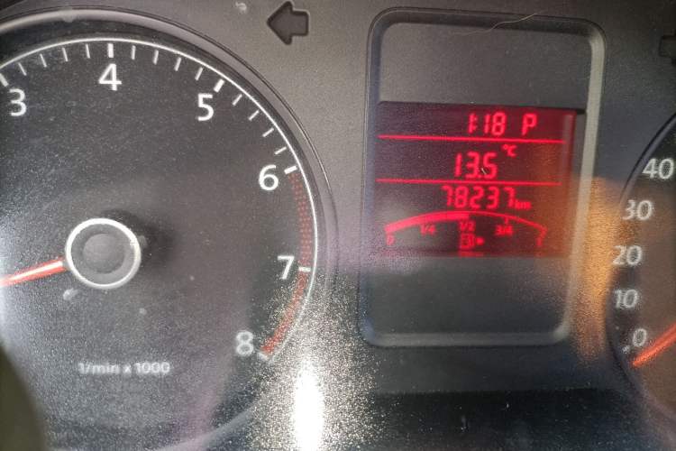 Used Volkswagen Polo 2011 1.6L Automatic ZhiShang Version Odometer Close Up