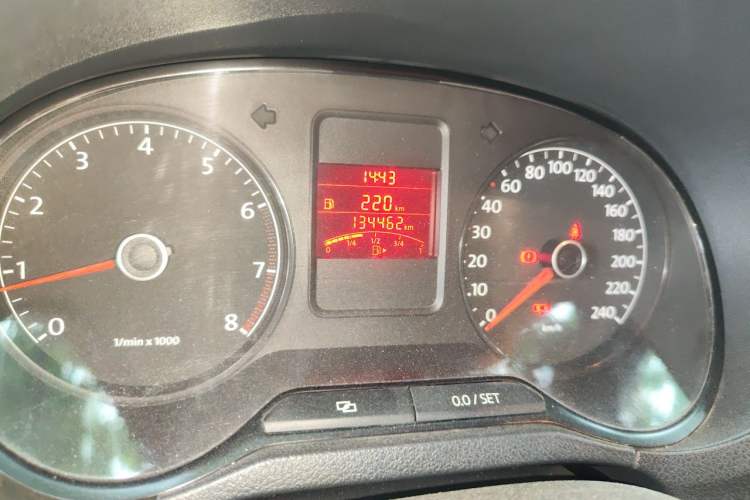Used Volkswagen Polo 2011 1.6L Manual ZhiShang Edition Odometer Close Up