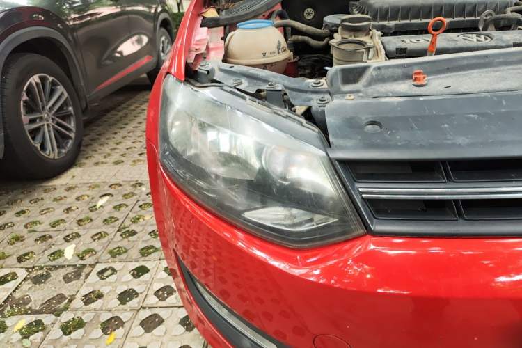 Used Volkswagen Polo 2011 1.6L Manual ZhiShang Edition Right Front Headlight