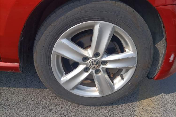 Used Volkswagen Polo 2011 1.6L Automatic ZhiShang Version Right Front Wheel Hub
