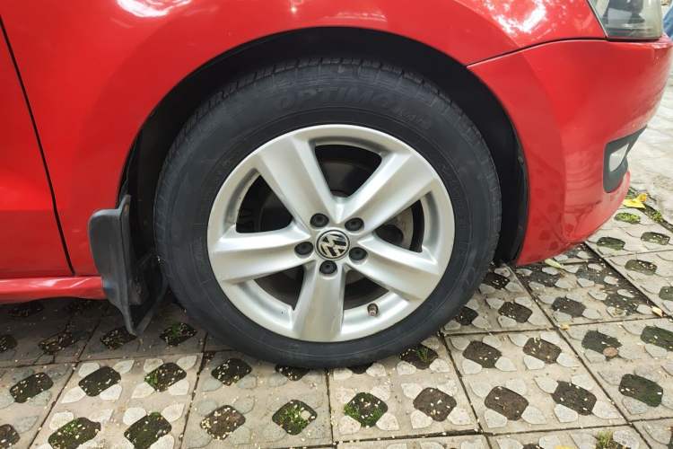 Used Volkswagen Polo 2011 1.6L Manual ZhiShang Edition Right Front Wheel Hub