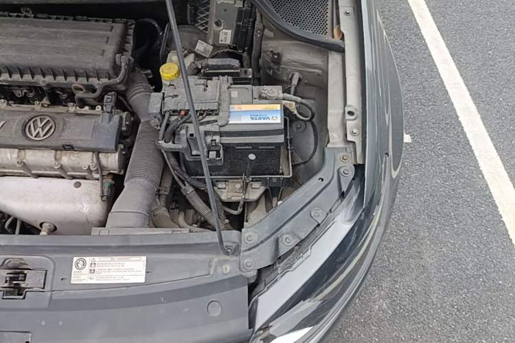 Used Volkswagen Polo 2011 1.6L Automatic ZhiShang Version Engine Bay Left
