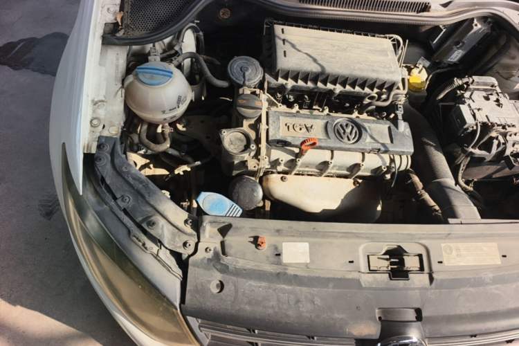 Used Volkswagen Polo 2011 1.6L Automatic ZhiShang Version Engine Bay Right