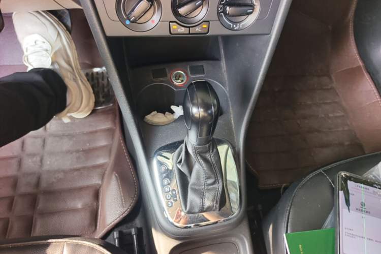 Used Volkswagen Polo 2011 1.6L Automatic ZhiShang Version Gear Lever