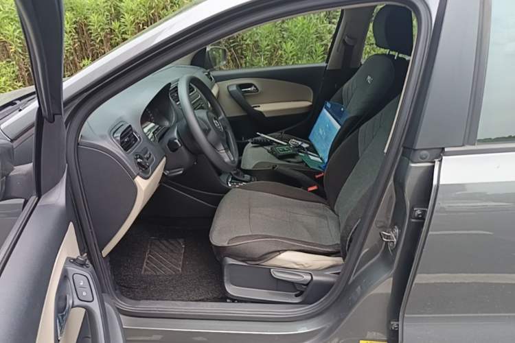 Used Volkswagen Polo 2011 1.6L Automatic ZhiShang Version Left Front Seat