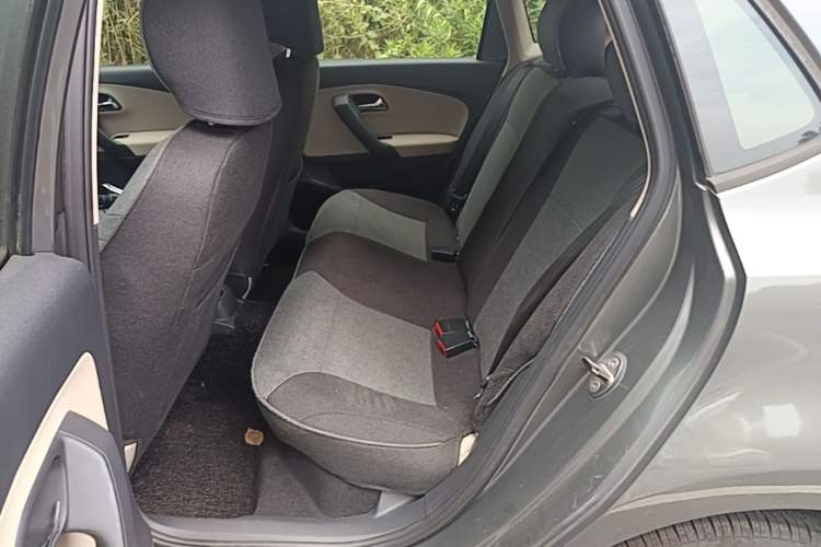 Used Volkswagen Polo 2011 1.6L Automatic ZhiShang Version Left Rear Seat