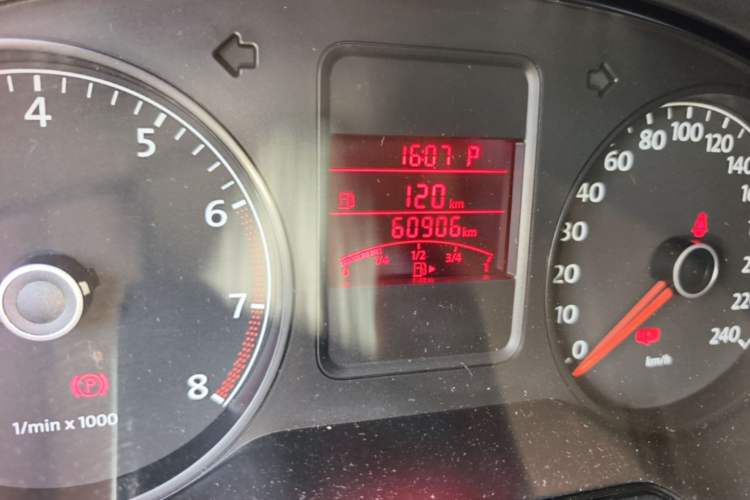 Used Volkswagen Polo 2011 1.6L Automatic ZhiShang Version Odometer Close Up