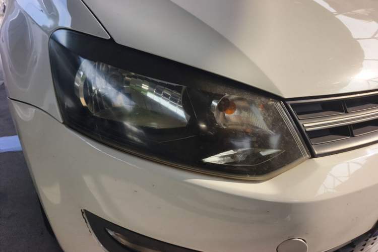 Used Volkswagen Polo 2011 1.6L Automatic ZhiShang Version Right Front Headlight