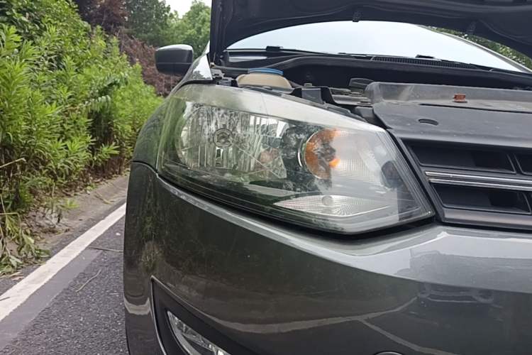 Used Volkswagen Polo 2011 1.6L Automatic ZhiShang Version Right Front Headlight